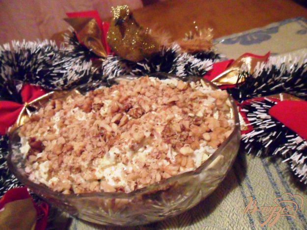 фото рецепта: Куриный салат с орехами «Рождественский»