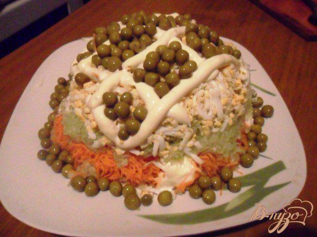 фото рецепта: Слоёный овощной салат с редькой