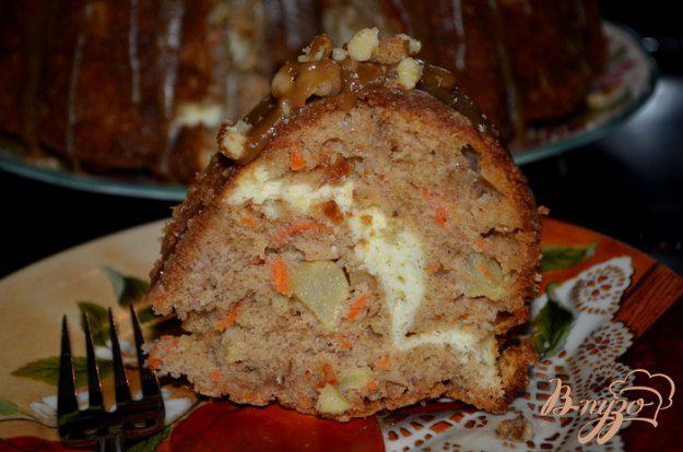 фото рецепта: Яблочный кекс с морковью и  глазурью пралине