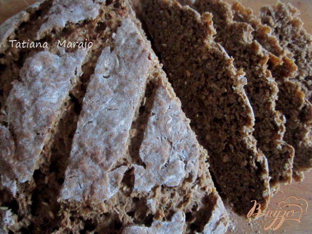 фото рецепта: Ржаной хлеб с овсом и финиками