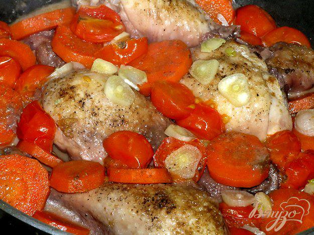 фото рецепта: Куриные ножки с овощами в красном вине