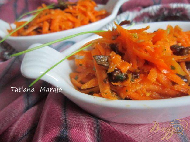 фото рецепта: Морковный салат с черными грибами