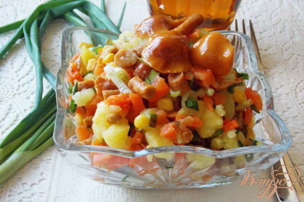 фото рецепта: Овощной салат с маринованными опятами  «Дарья»