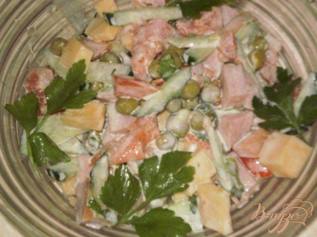 фото рецепта: Салат из ветчины, сыра и овощей
