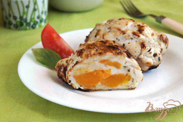 фото рецепта: Рулетики куриные с персиком