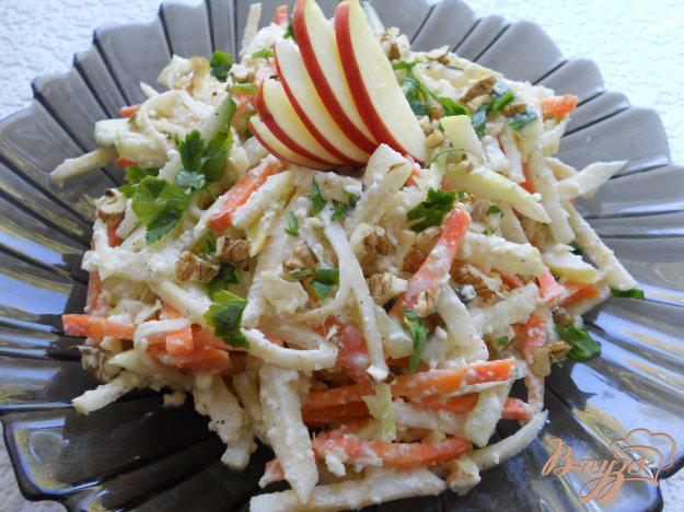 фото рецепта: Витаминный салат с сельдереем