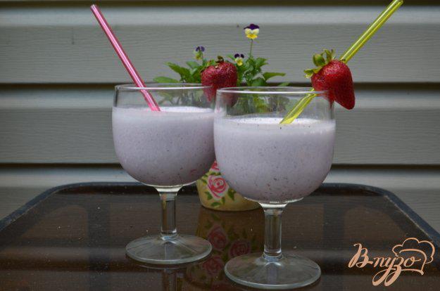 фото рецепта: Коктейль ягодный на йогурте