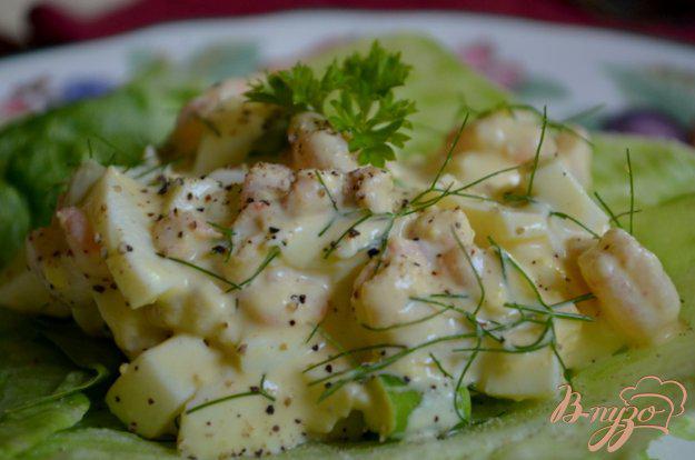 фото рецепта: Салат с креветками и яйцами