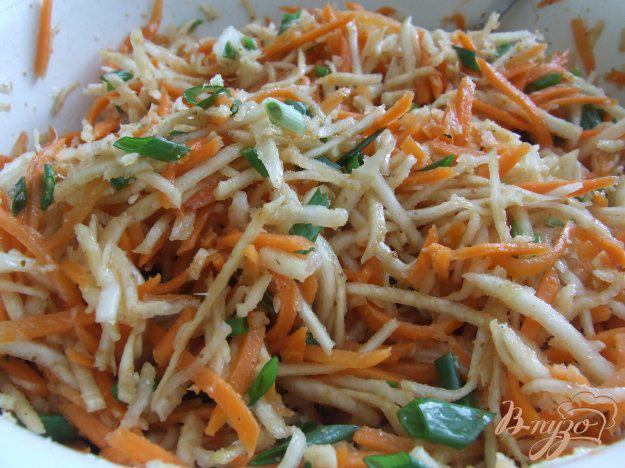фото рецепта: Салат из моркови и сельдерея