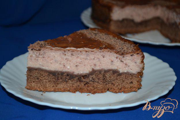 фото рецепта: Шоколадный пирог с творожно-клубничным суфле
