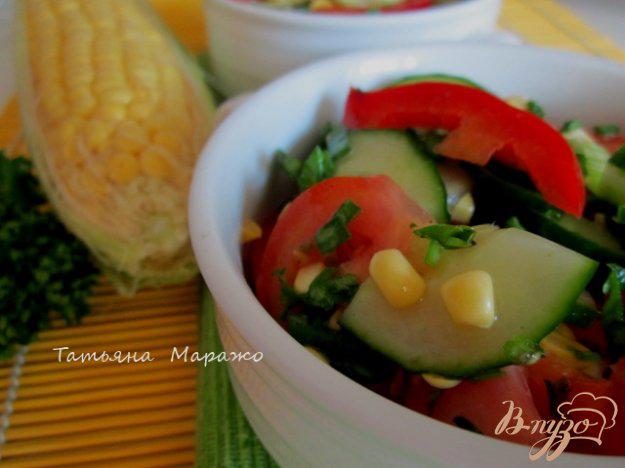 фото рецепта: Овощной салат со свежей сладкой кукурузой