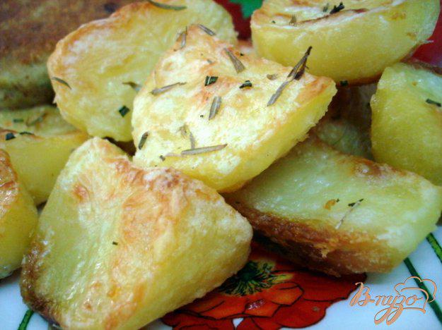 фото рецепта: Картофель запеченный с чесноком и розмарином