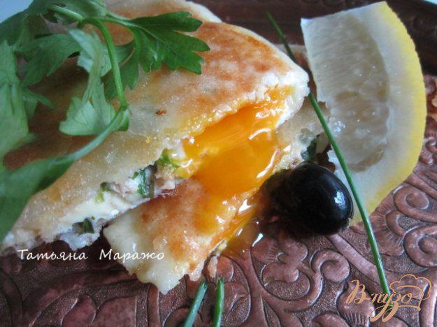 фото рецепта: Брик с тунцом и яйцом