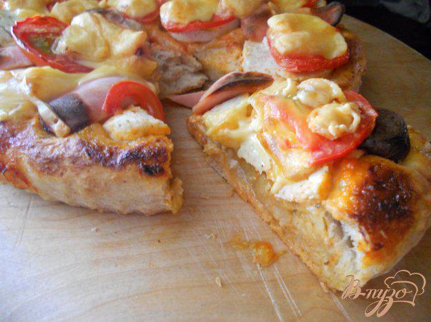 фото рецепта: Пицца с колбасой и сосисками