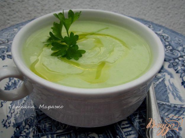 фото рецепта: Суп-пюре из цветной капусты с зеленым горошком и Моцареллой