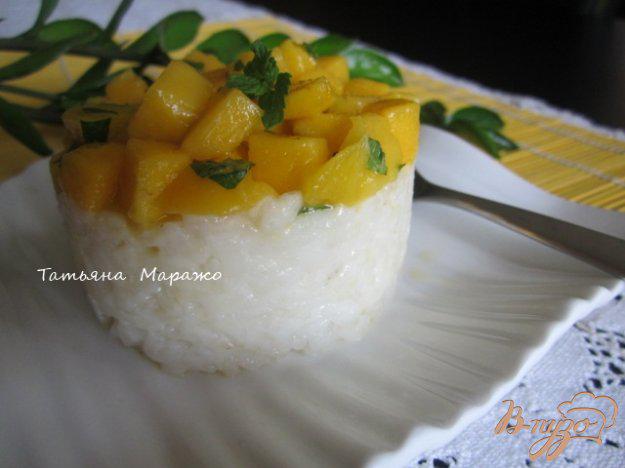 фото рецепта: Рисово-кокосовый тимбаль с манго