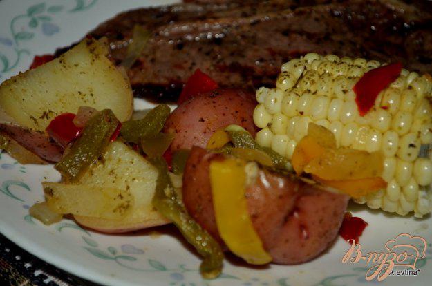фото рецепта: Картофель в фольге с овощами