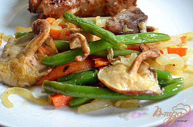 фото рецепта: Зеленая фасоль с грибами и морковью