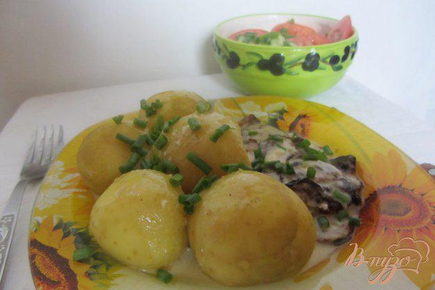 фото рецепта: Картофель с кабачками под сметанным соусом.