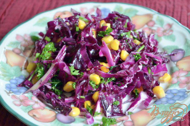 фото рецепта: Салат с красной капустой и кукурузой