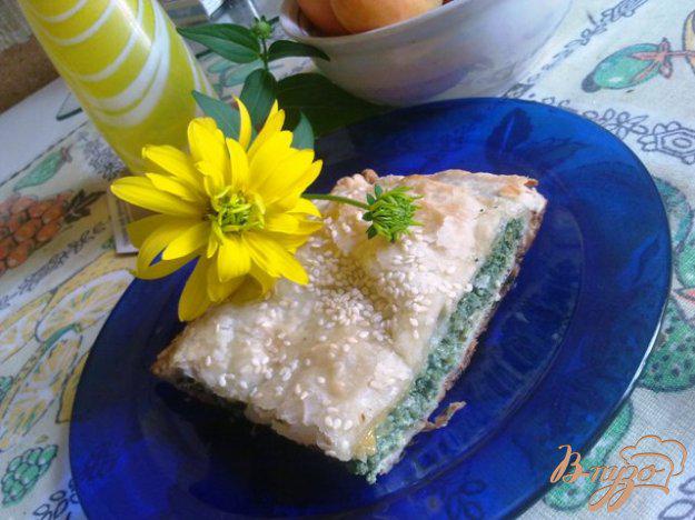 фото рецепта: Пирог со шпинатом и сыром камамбер