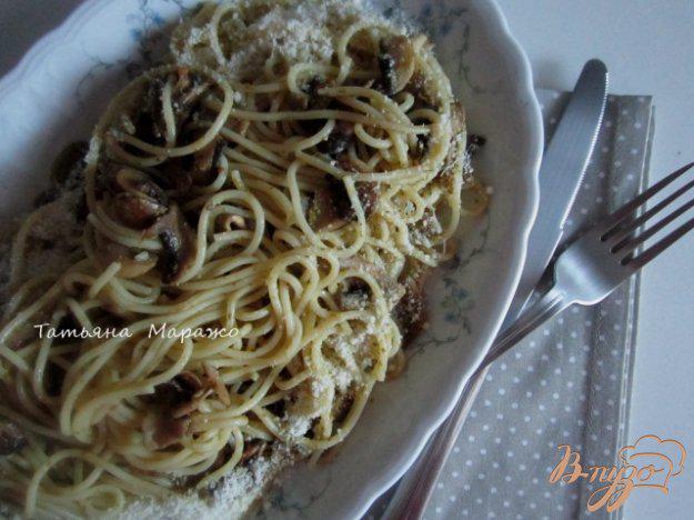 фото рецепта: Спагетти с жареными шампиньонами и песто