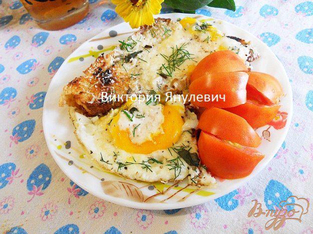 фото рецепта: Гренки с яйцом и пармезаном