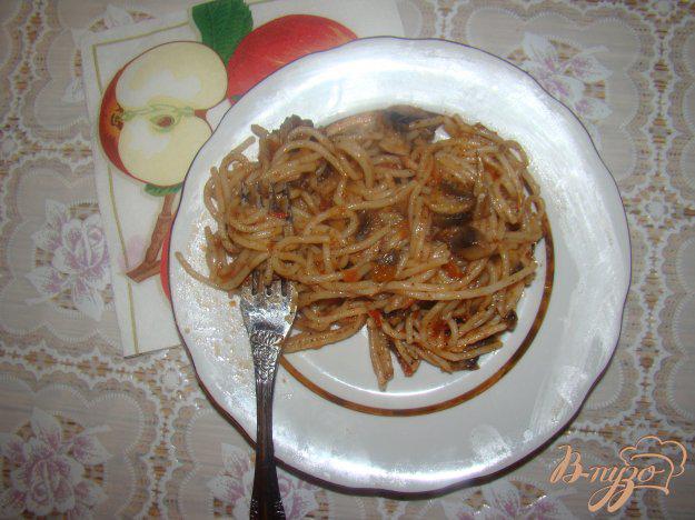 фото рецепта: Спагетти с грибами и помидорами