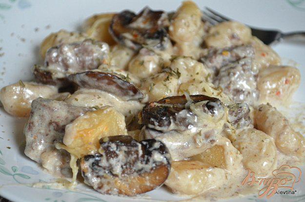 фото рецепта: Ньокки с грибами и гамбургером