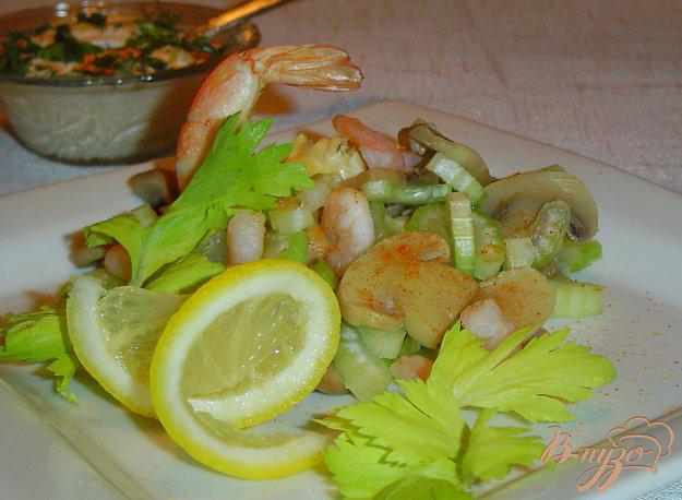 фото рецепта: Грибной салат с креветками и сельдереем