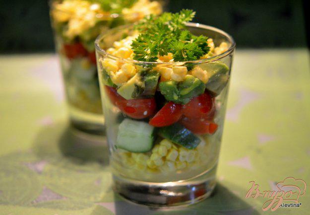 фото рецепта: Салат с авокадо и с овощами