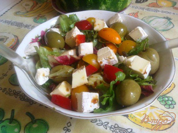 фото рецепта: Овощной салат с камамбером