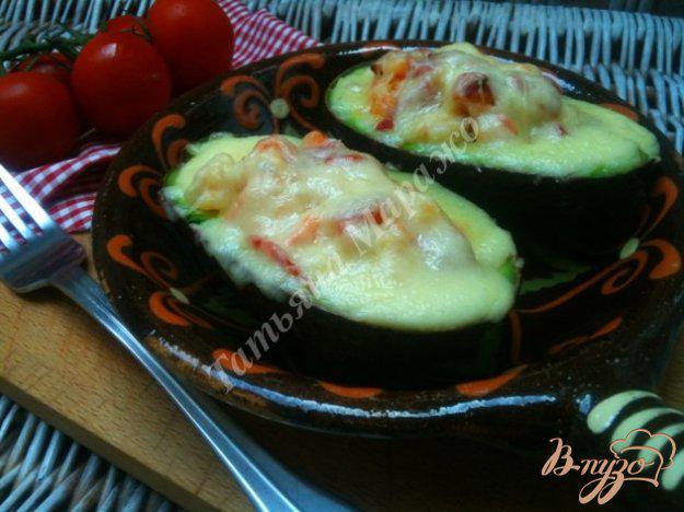 фото рецепта: Авокадо запеченные с креветками и сыром