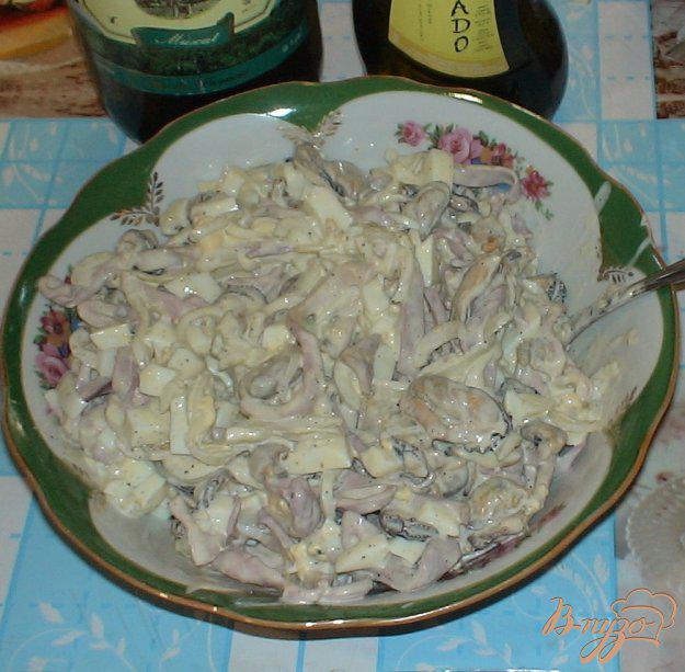 фото рецепта: Салат с мидиями и кальмарами