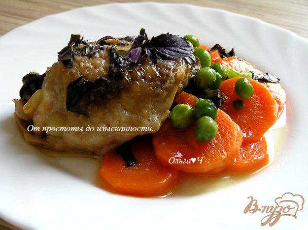 фото рецепта: Курица с морковью и зеленым горошком