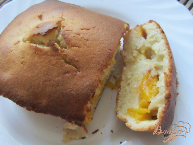 фото рецепта: Пирог с персиковой начинкой на скорую руку