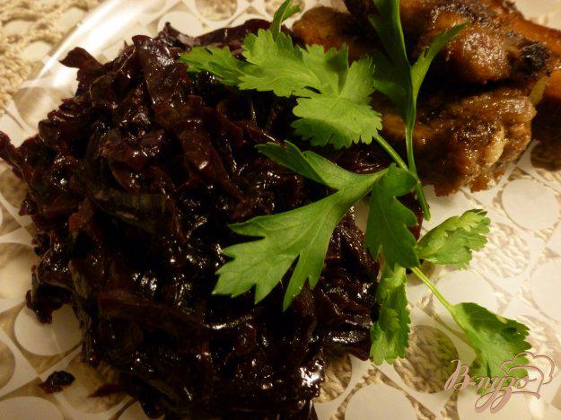 фото рецепта: Краснокочанная капуста,тушенная с вином и вареньем из черной смородины