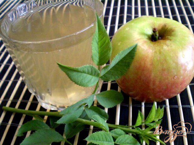 фото рецепта: Яблочно-шиповниковый компот