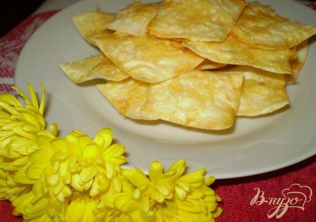 фото рецепта: Чипсы из лаваша со сметаной и сыром