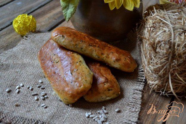 фото рецепта: Хлеб с семечками и кинзой (для сендвичей)