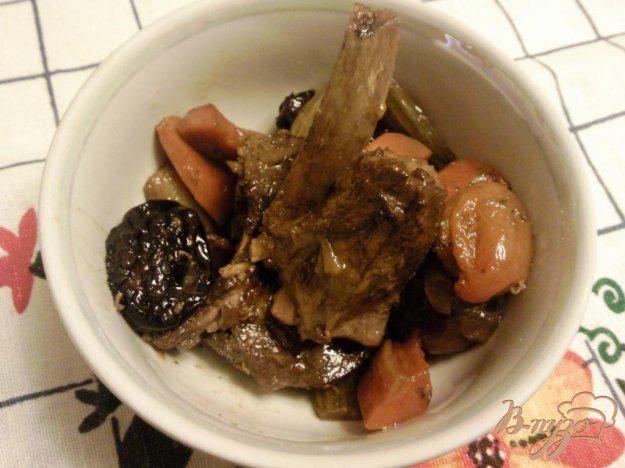 фото рецепта: Баранина, тушенная  с сухофруктами и овощами