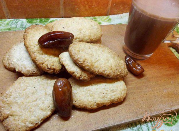фото рецепта: Овсяное печенье с финиками
