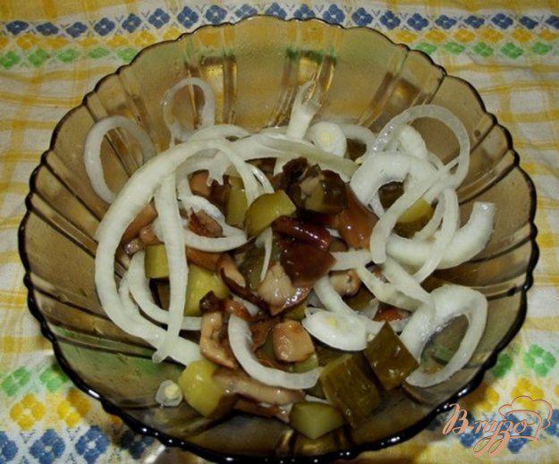 фото рецепта: Салат из маринованных грибов