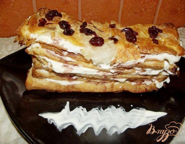 фото рецепта: Слоеный торт «Старый замок» с вишней и творожным кремом