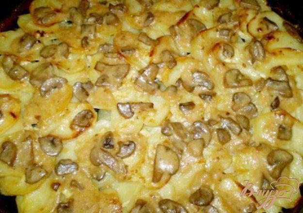 фото рецепта: Картофель в сливках с грибами и чесноком