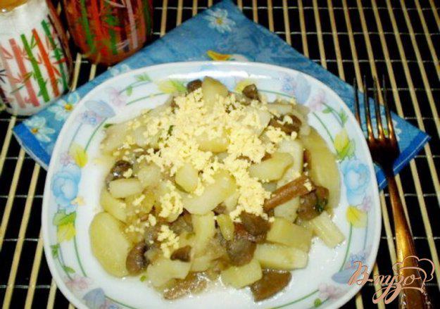фото рецепта: Отварной картофель с грибами