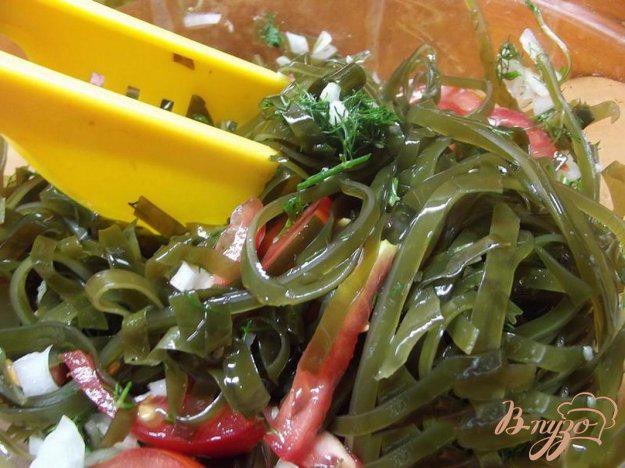 фото рецепта: Салат из ламинарии с чесноком и луком