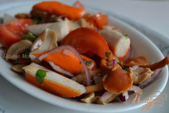фото рецепта: Помидорный салат с крабовыми палочками