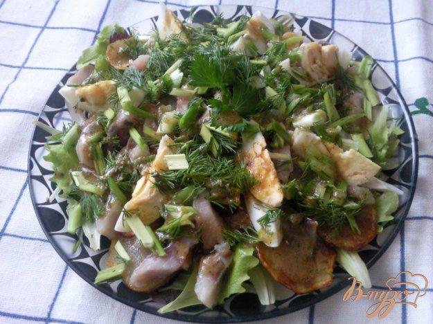 фото рецепта: Салат с сельдью и жаренным картофелем