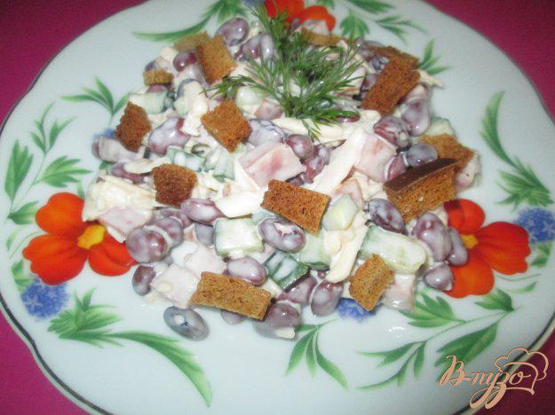 фото рецепта: Салат с фасолью и сухариками